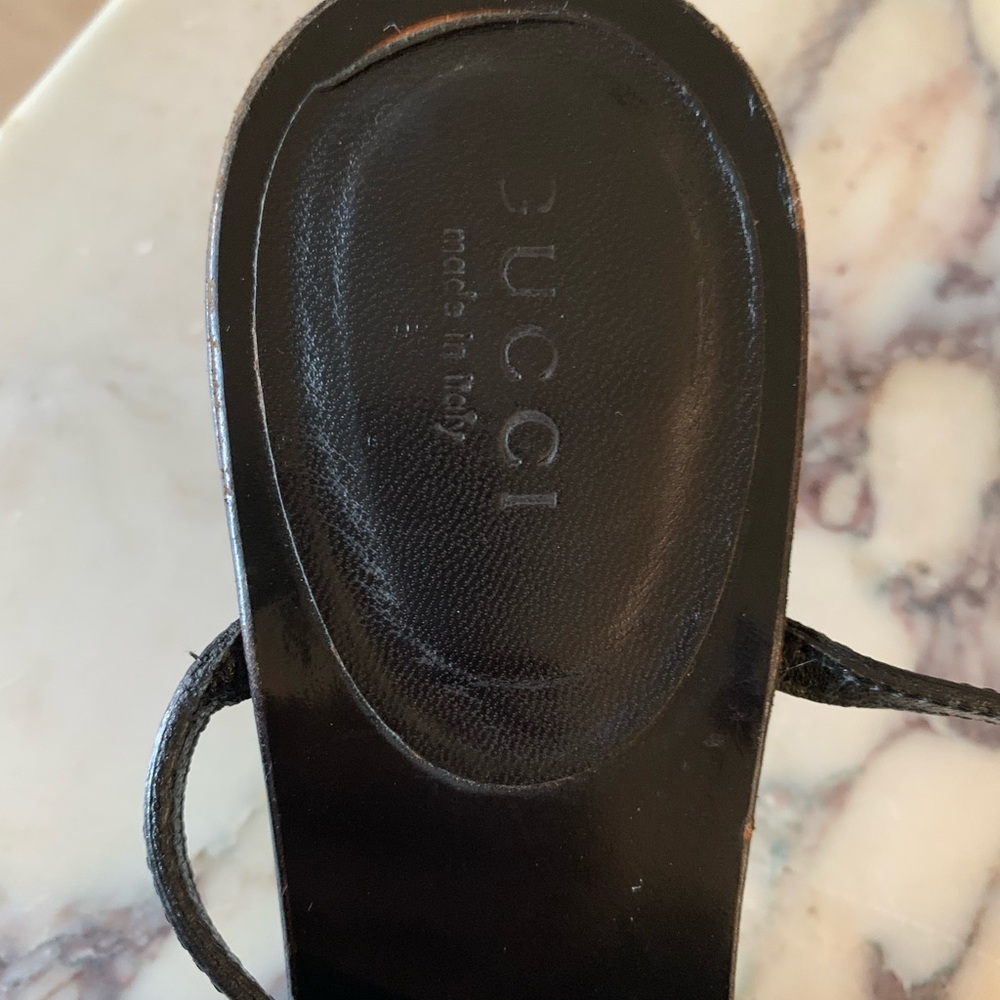 Gucci Black Leather Sandals with Gold Detail - Picture 4 of 6